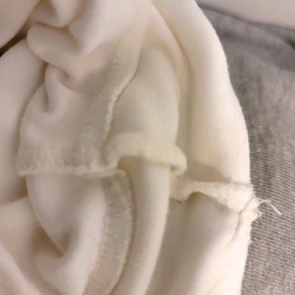 Super white t-shirt from Aliison Daley. - Picture 5 of 6